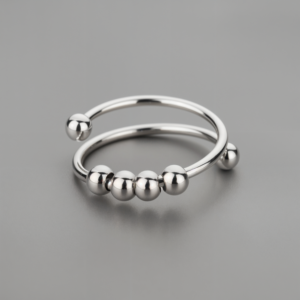 Anillo antiestrés giratorio en acción, diseño minimalista